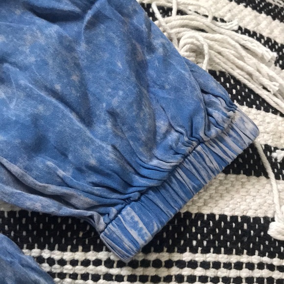 Blue genie pant, multicolored embroidered waist. - Picture 3 of 3